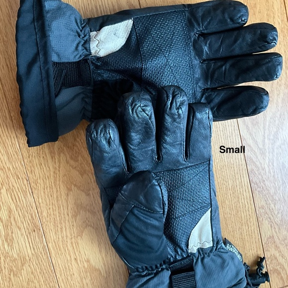 BOLLE medium (sold) or small leather ski/snowboard gloves. - Picture 6 of 6